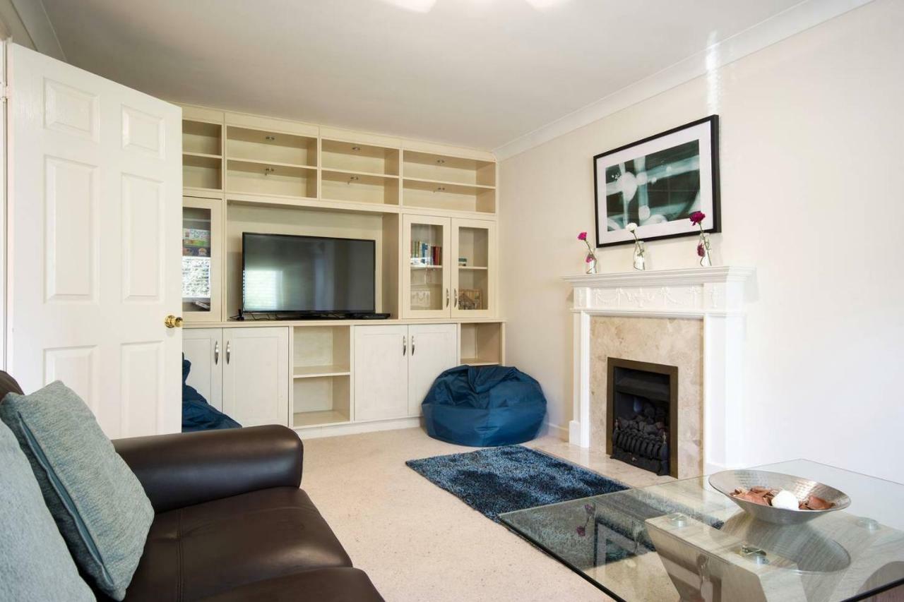 Spacious House, Sleeps 7 People Reading Bagian luar foto