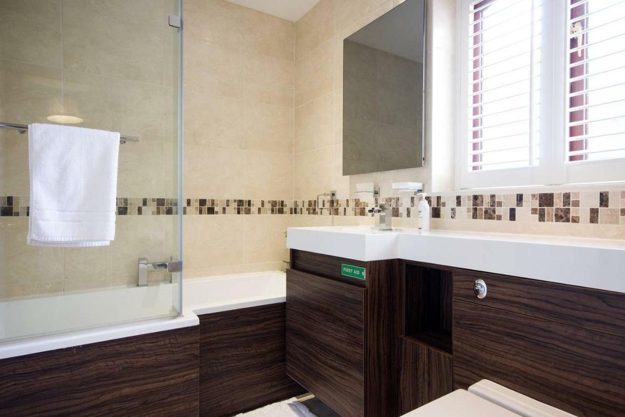 Spacious House, Sleeps 7 People Reading Bagian luar foto